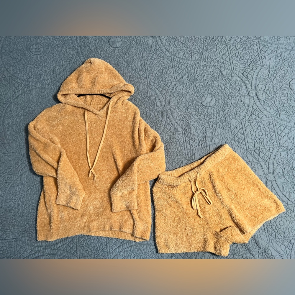 Tan loungewear set hoodie pull over and shorts